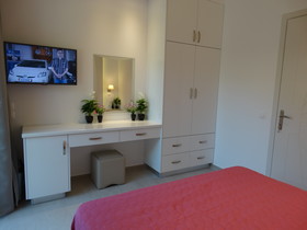 Makis Louvlis Apartments & Studios