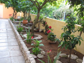 Makis Louvlis Apartments & Studios