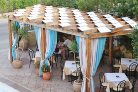 Makis Louvlis Apartments & Studios