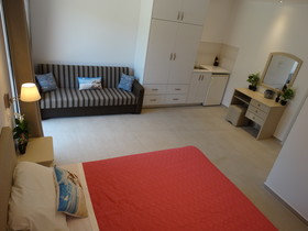 Makis Louvlis Apartments & Studios