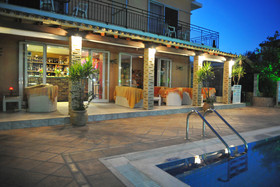 Makis Louvlis Apartments & Studios