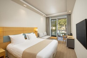 Akrotiri Beach Resort Hotel