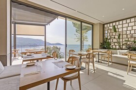 Akrotiri Beach Resort Hotel