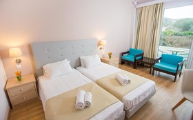 Alexandros Hotel