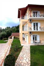 Brentanos Apartments