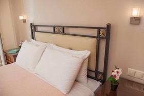Brentanos Apartments