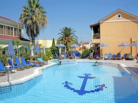 Makis Studios & Apartments