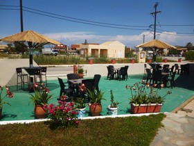 Alexis Pool Apartments