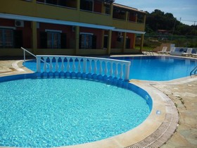 Alexis Pool Apartments