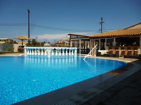 Alexis Pool Apartments