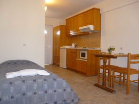Alexis Pool Apartments