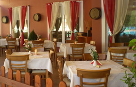 Damia Hotel & Apartments