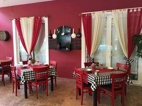 Damia Hotel & Apartments