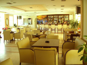 Damia Hotel & Apartments