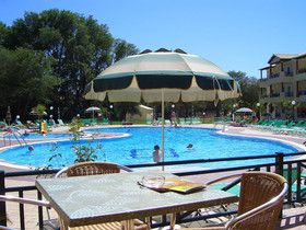 Damia Hotel & Apartments