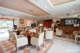 Damia Hotel & Apartments