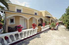 Eleni Family Apartments