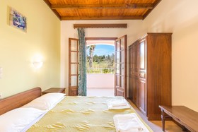 Nikos Pool Apartments - Upper Floor