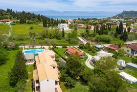 Nikos Pool Apartments - Upper Floor