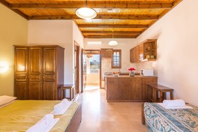 Nikos Pool Apartments - Upper Floor