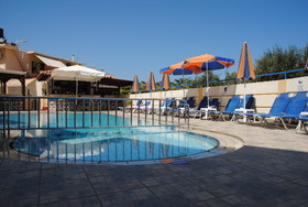 Dias Studios & Apartments