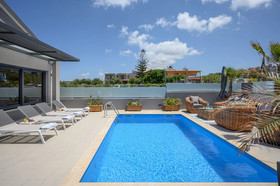 Sun Ray Beach Life Villa