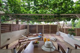 Irida Hotel