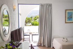Peninsula Resort & Spa