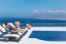 Wine Dark Sea Villa Santorini