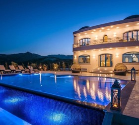 Wine Dark Sea Villa Santorini