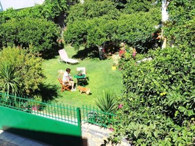 Zorbas Studios & Apartments