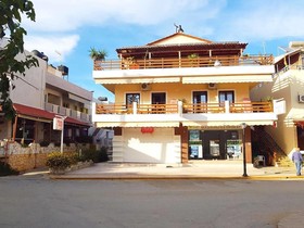Zorbas Studios & Apartments