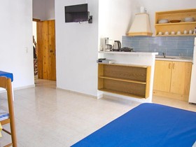 Zorbas Studios & Apartments