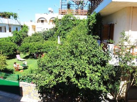 Zorbas Studios & Apartments