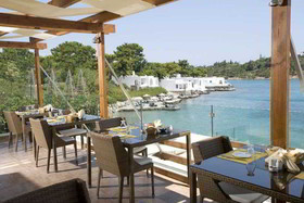 Minos Beach art Hotel