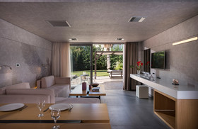Icarus Hotel