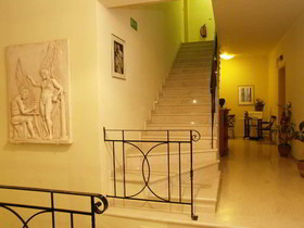 Icarus Hotel