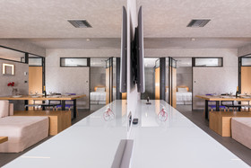 Icarus Hotel