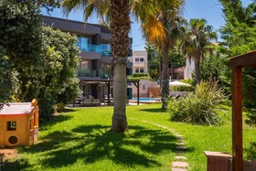 Icarus Hotel