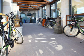 Alexander Amea Hotel