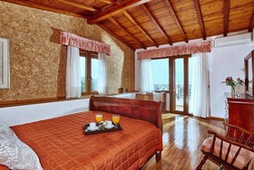 Karteros Hotel