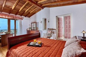 Karteros Hotel