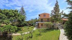 Karteros Hotel