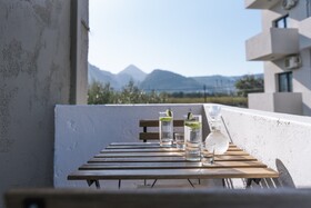 Ermis Luxury Suites & Apartments