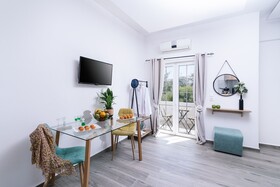 Ermis Luxury Suites & Apartments