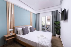 Ermis Luxury Suites & Apartments