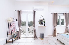 Ermis Luxury Suites & Apartments