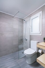 Ermis Luxury Suites & Apartments