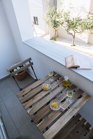 Ermis Luxury Suites & Apartments