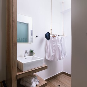 Ermis Luxury Suites & Apartments